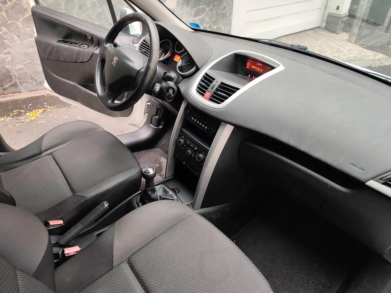 Peugeot 207 1.4 HDi 70CV 2013