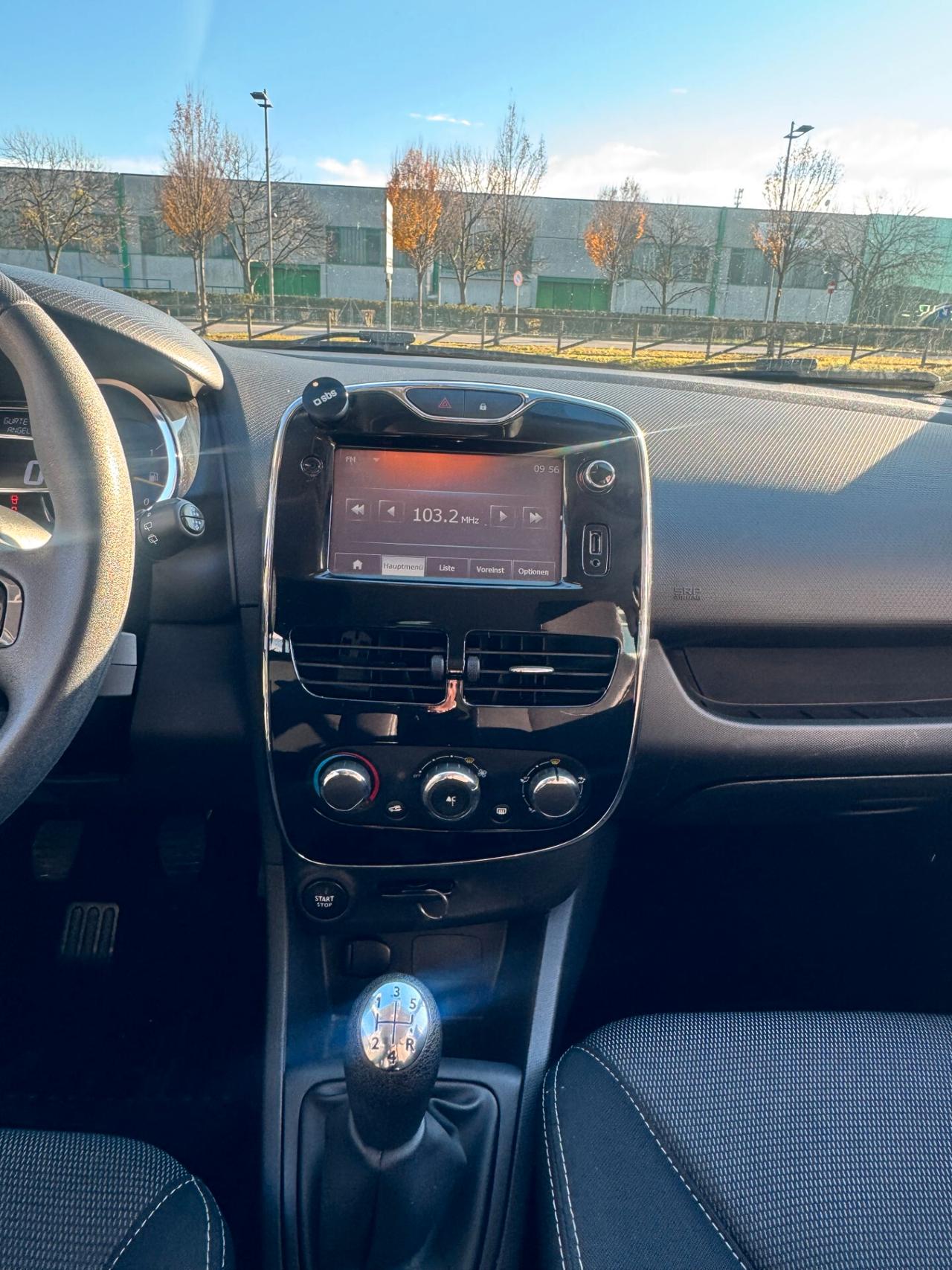 Renault Clio 1.2 75CV 5 porte NEOPATENTATI