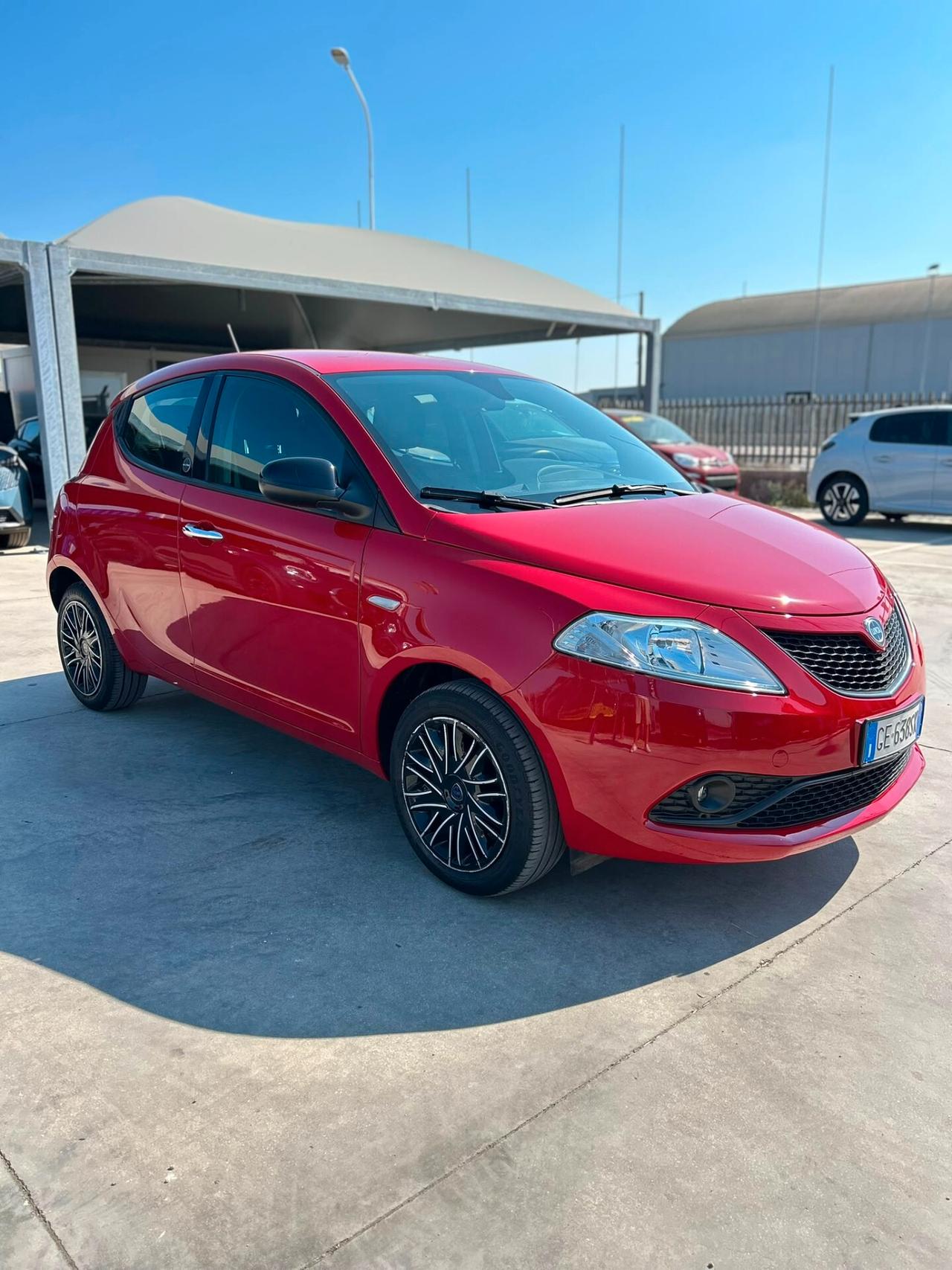Lancia Ypsilon 1.0 FireFly 5 porte Hybrid Ecochic Gold