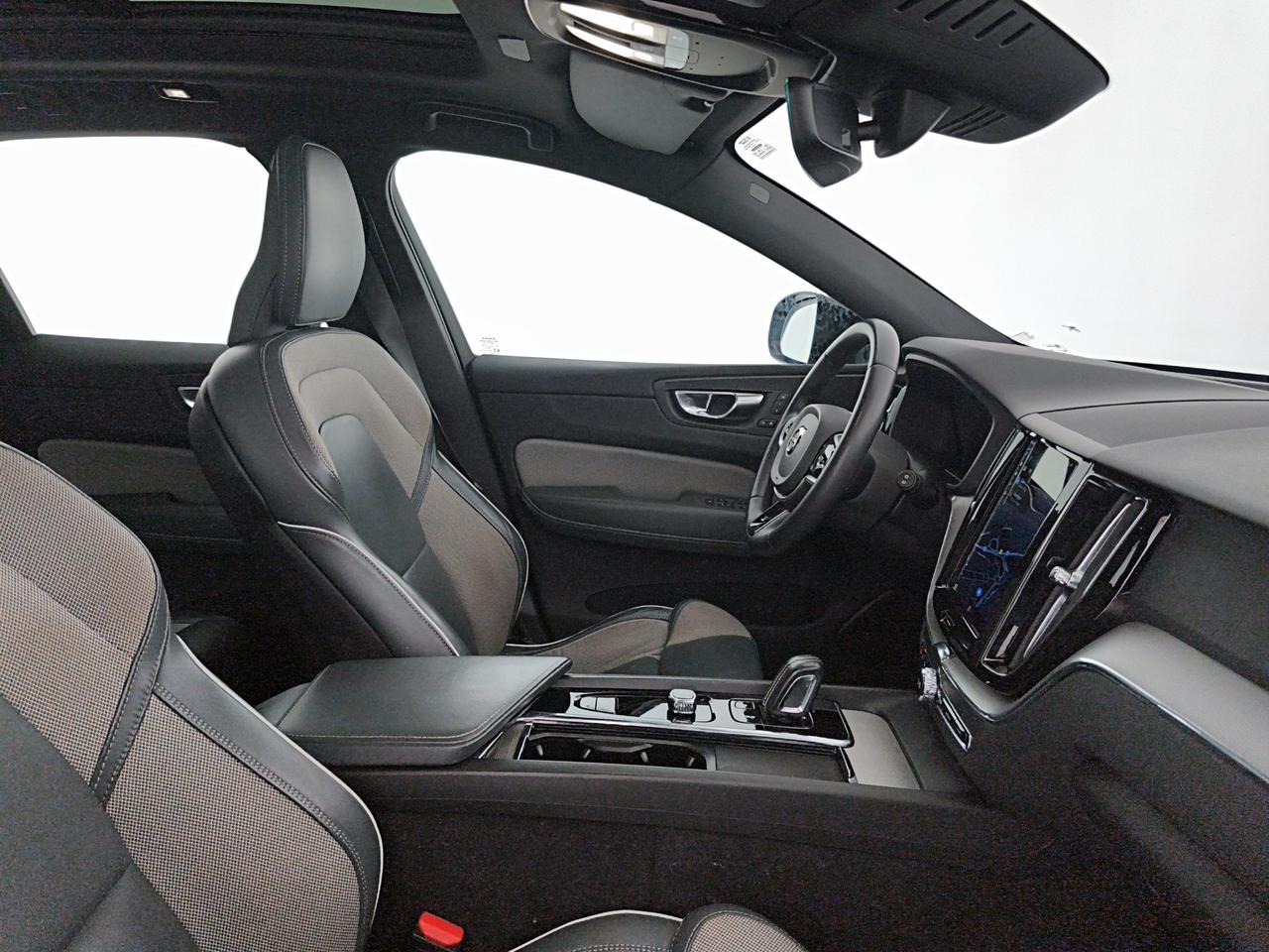 Volvo XC60 2.0 b4 Plus Dark awd