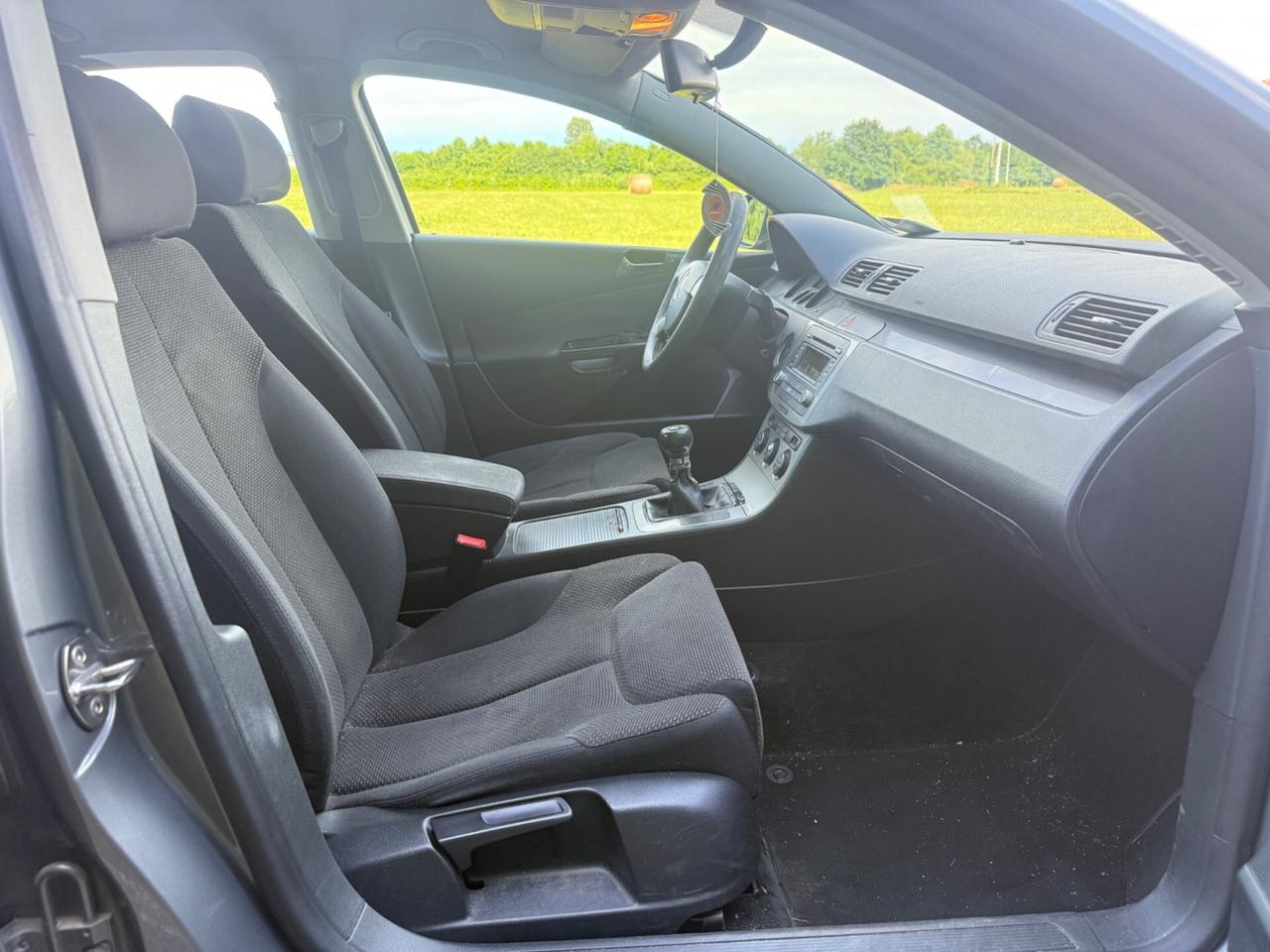 Volkswagen Passat 1.9 TDI/105CV Trendline BERLINA