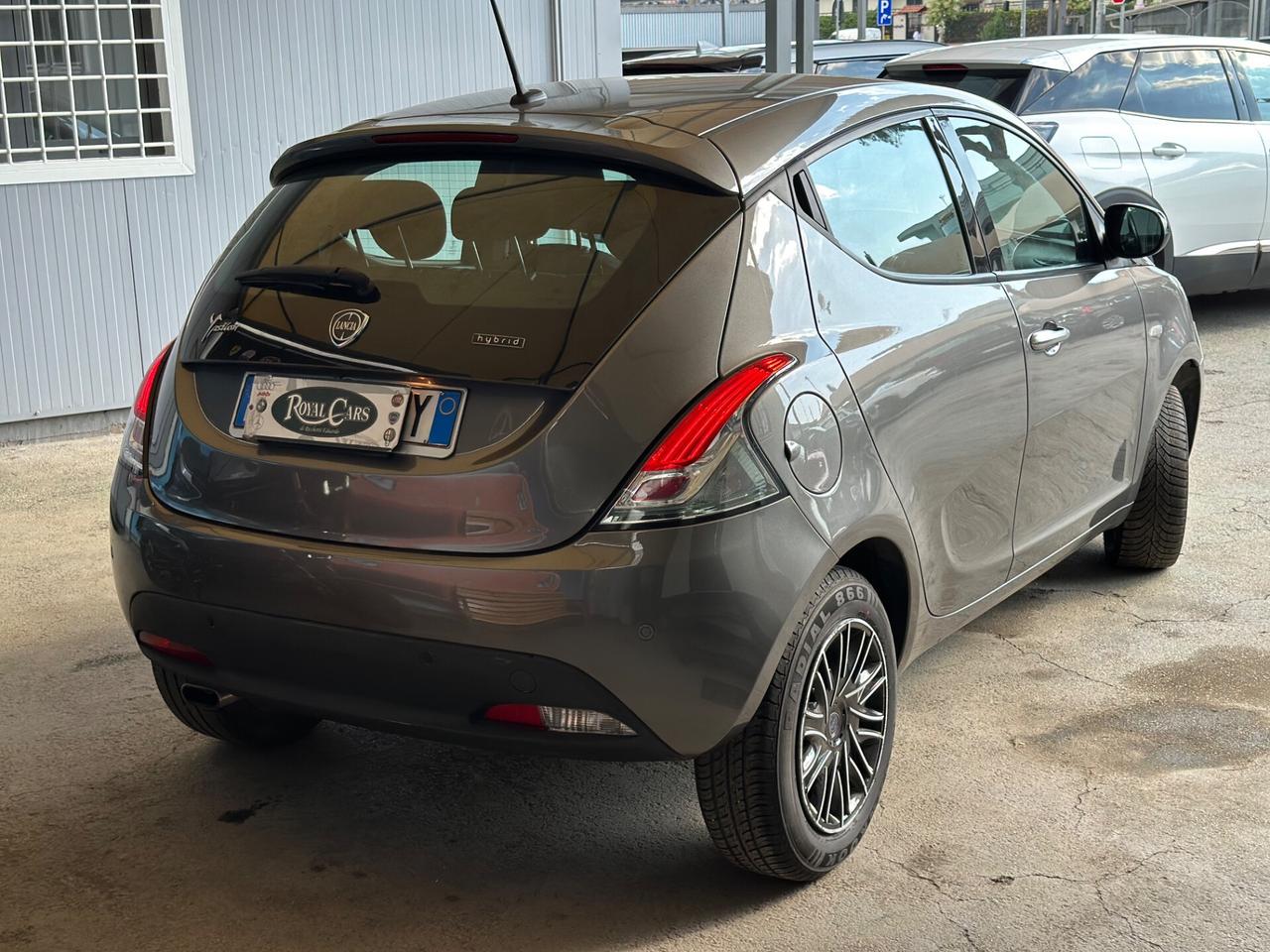 Lancia Ypsilon 1.0 FireFly 5 porte S&S Hybrid Silver