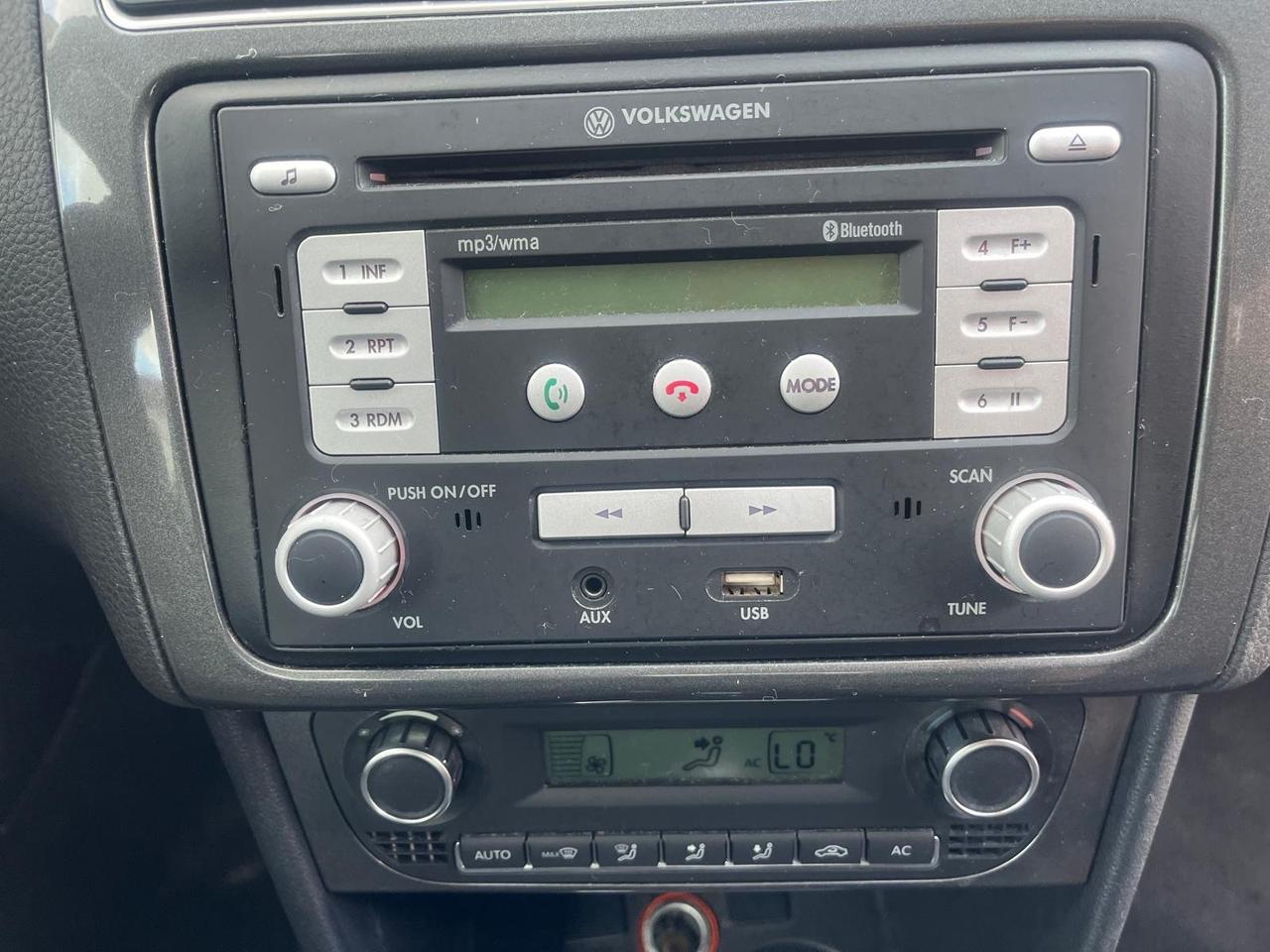 Volkswagen Polo 5P-1.6 tdi- cambio autom-2011