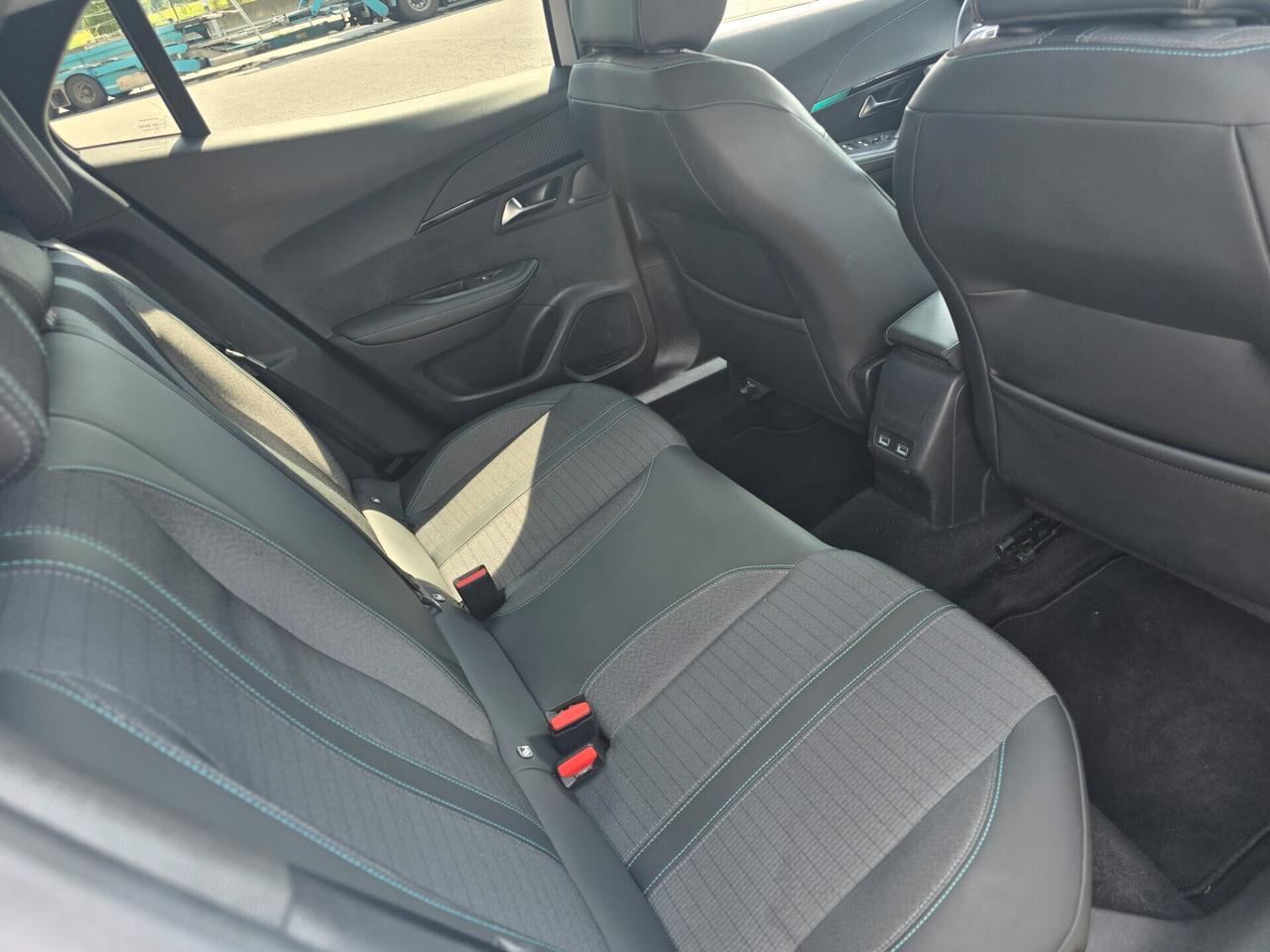 Peugeot 2008 BlueHDi 130 S&S EAT8 Allure Pack