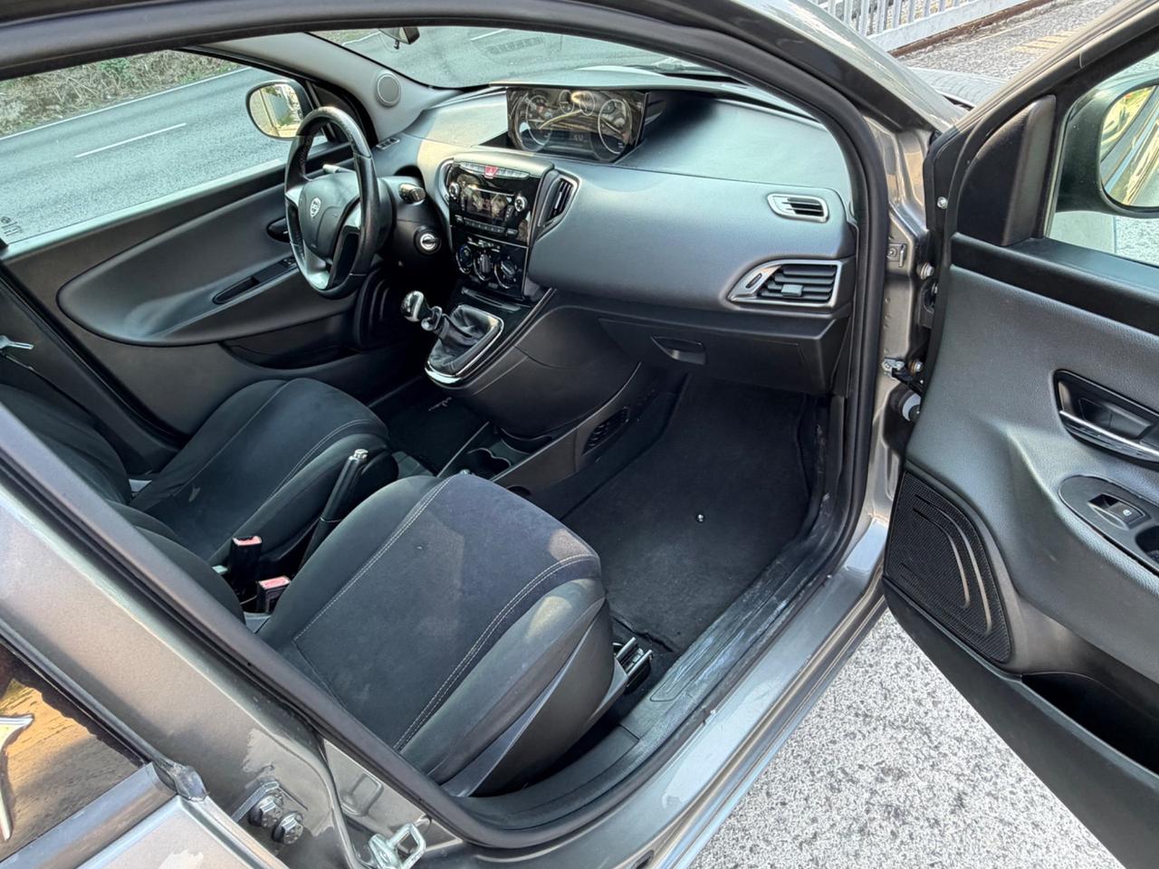 Lancia Ypsilon 1.2 69 CV 5 porte GPL Ecochic Platinum