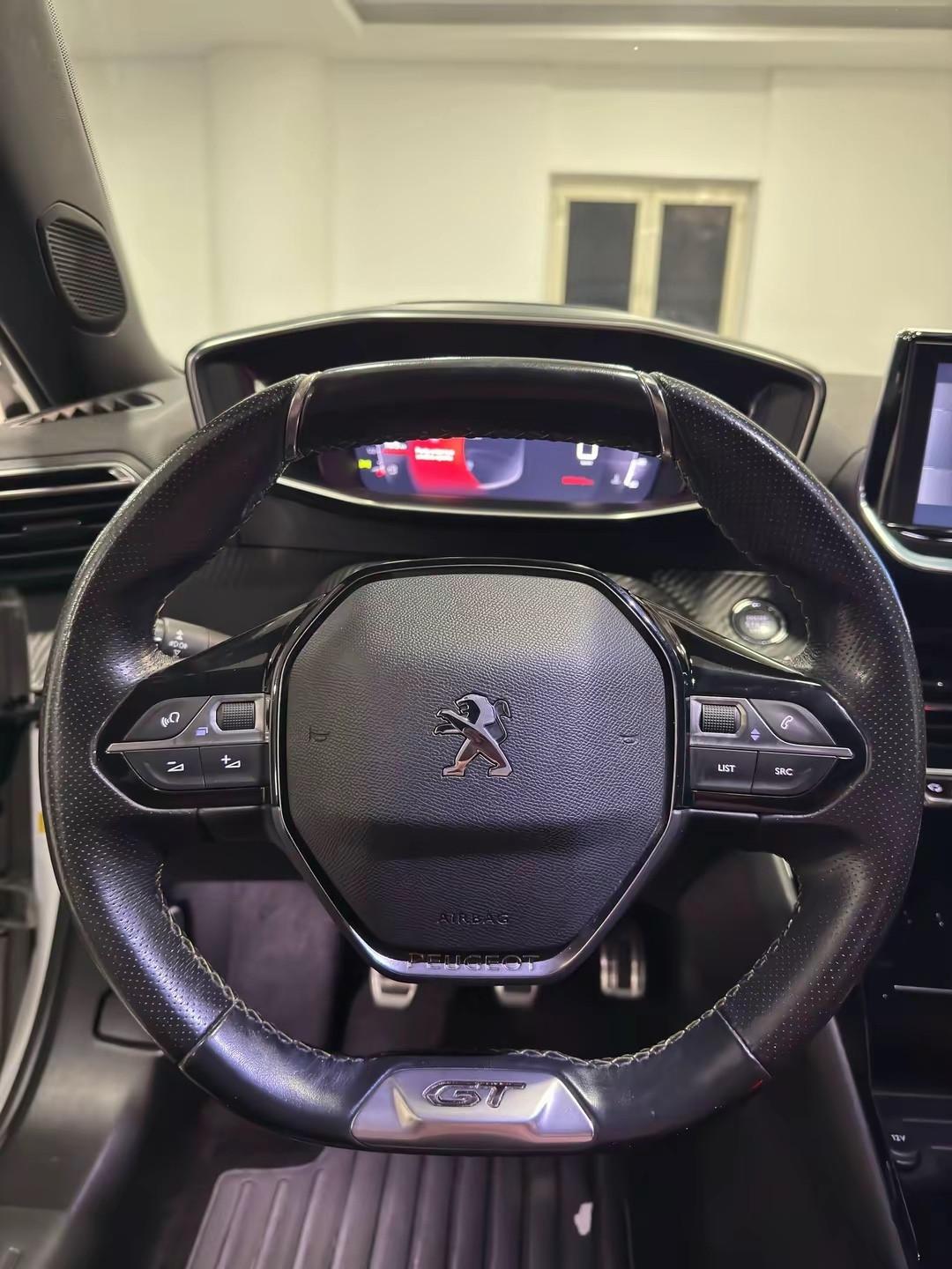 Peugeot 2008 PureTech 130 S&S EAT8 GT Line