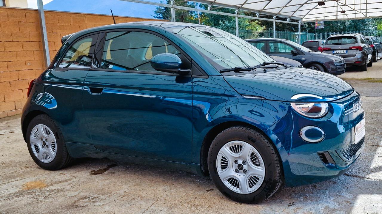 Fiat 500 500e Berlina 42 kWh Passion