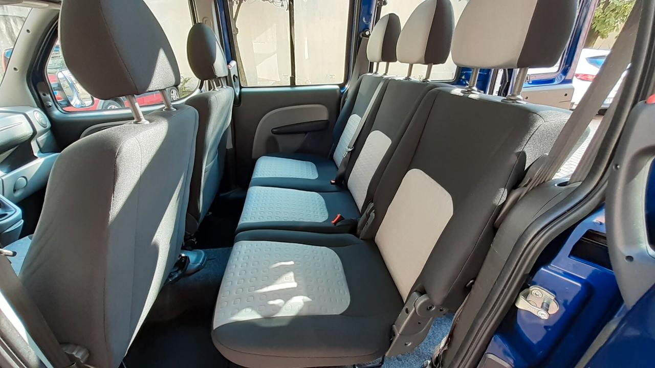Doblò trasporto disabili pedana elettrica