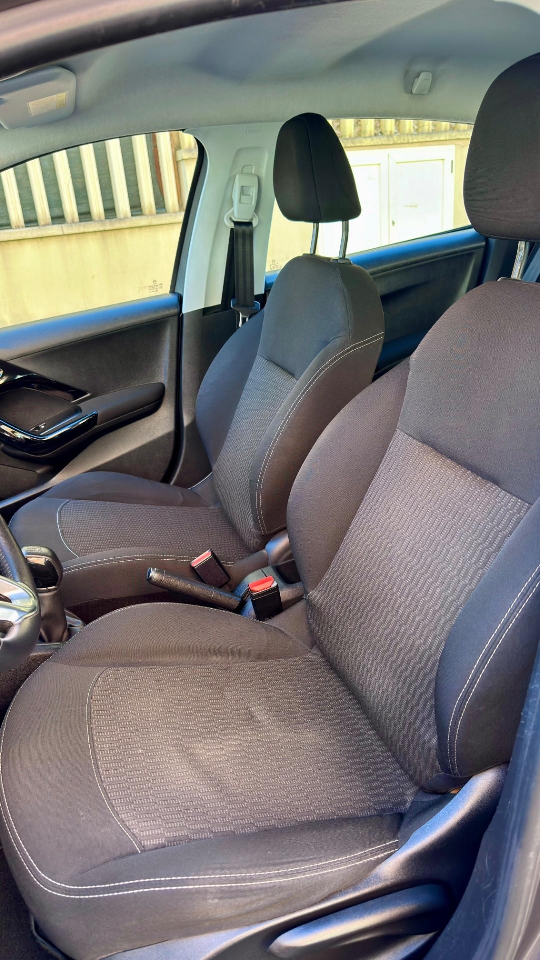 Peugeot 208 BlueHDi 75 5 porte Allure