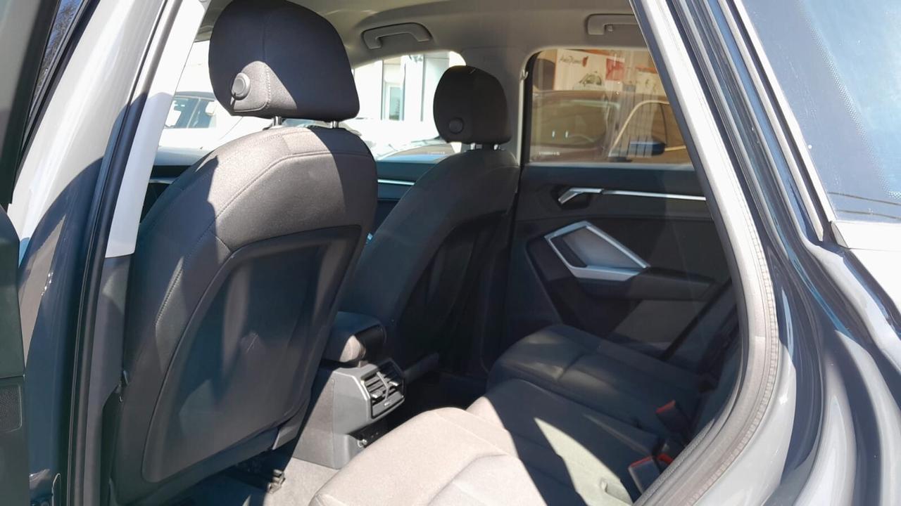 Audi Q3 35 TDI quattro Business Advanced