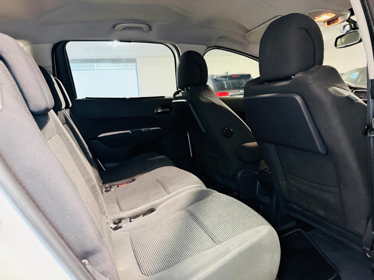 Peugeot 5008 1.6 HDi 116CV Allure*7 POSTI*