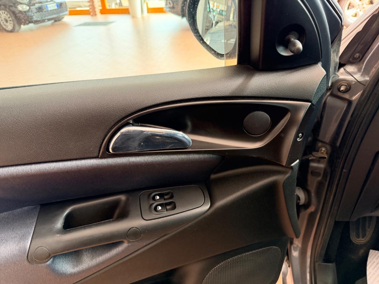 Lancia Ypsilon 1.3Mjt 75cv Neopatentati