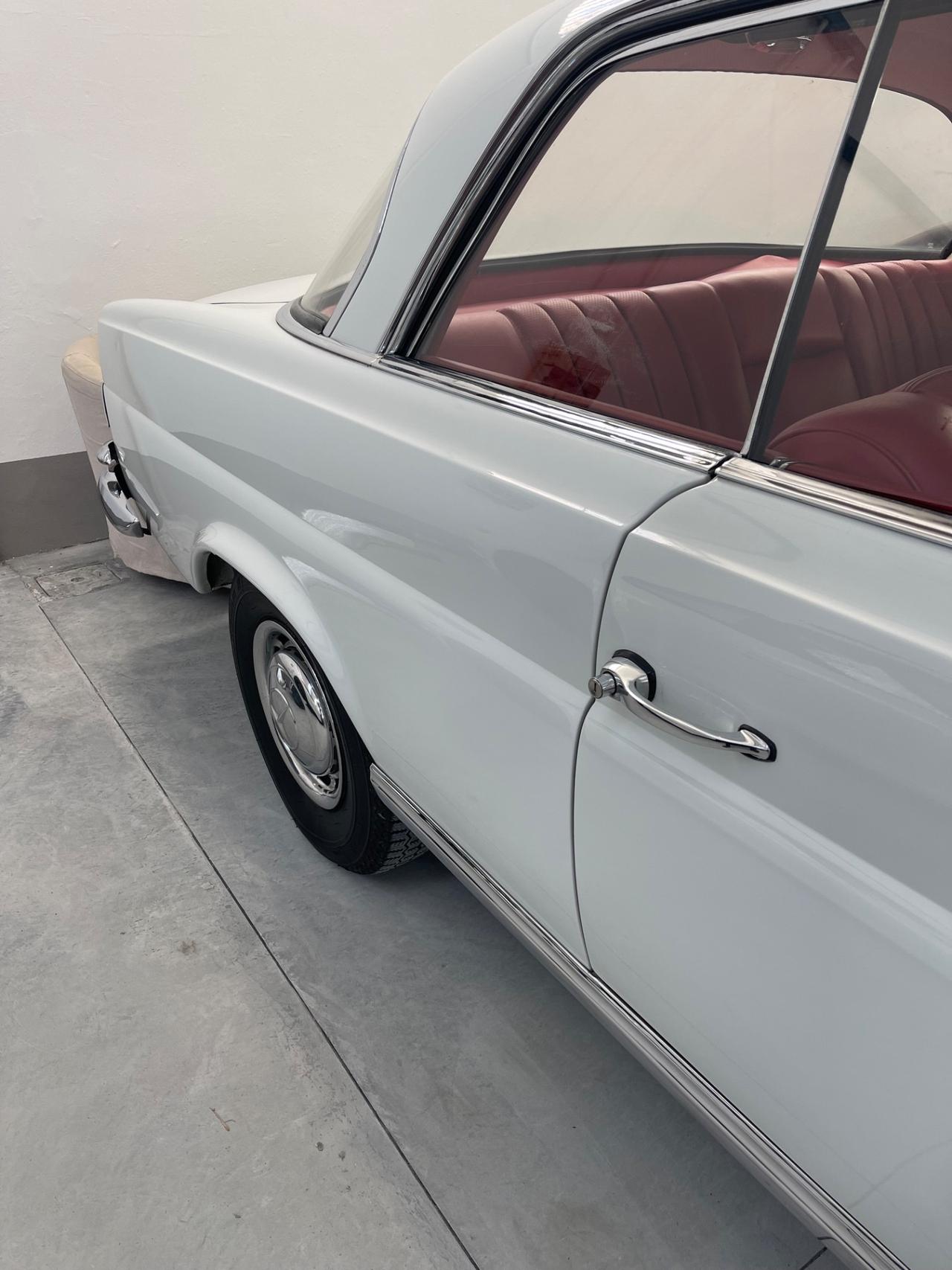 Mercedes-benz 220 W111