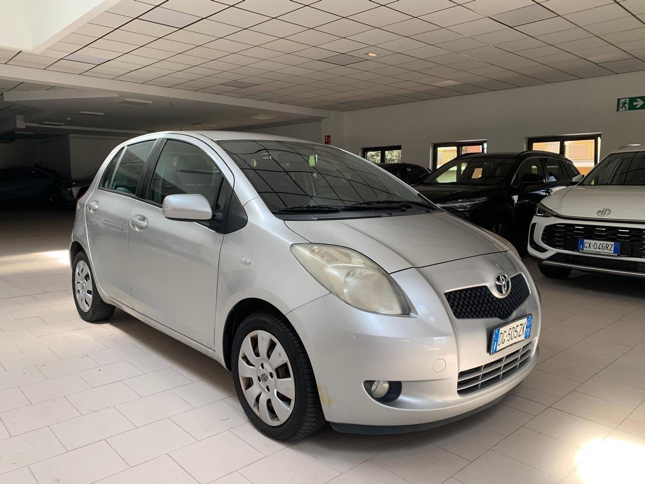 Toyota Yaris 5p 1.3 Sol