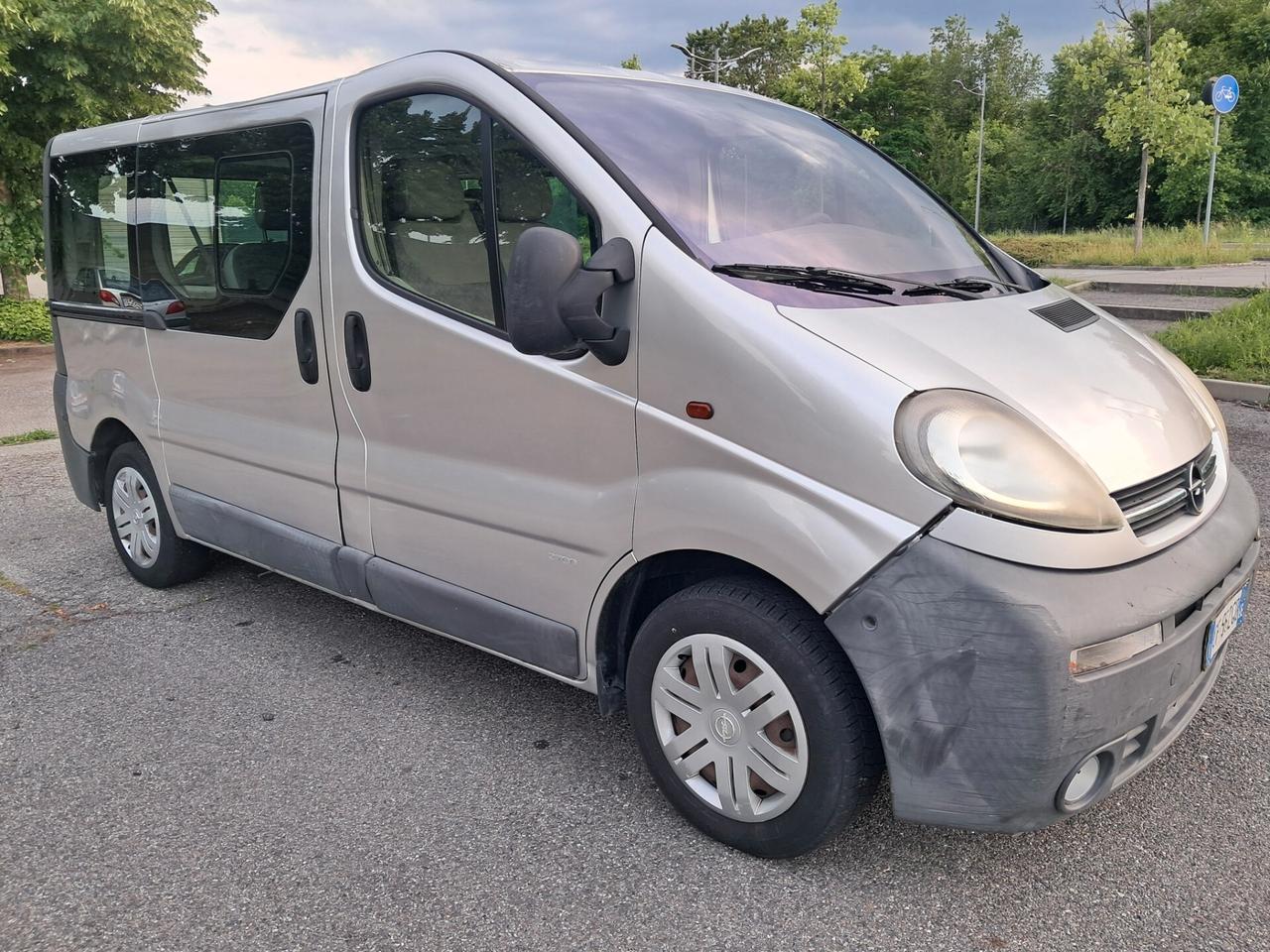 VIVARO 6 POSTI AUTOCARRO
