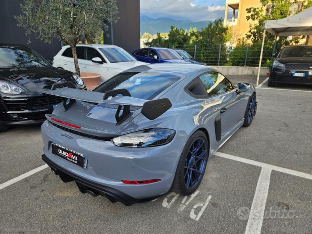 PORSCHE 718 Cayman GT4 RS