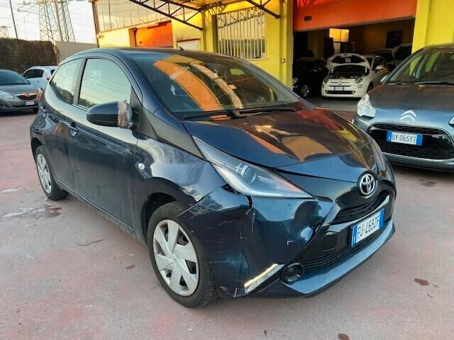 Toyota Aygo 1.0 VVT-i 69 CV 5 porte x-black TSS