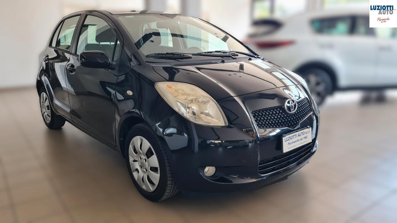 Toyota Yaris 1.3 5P LUNA