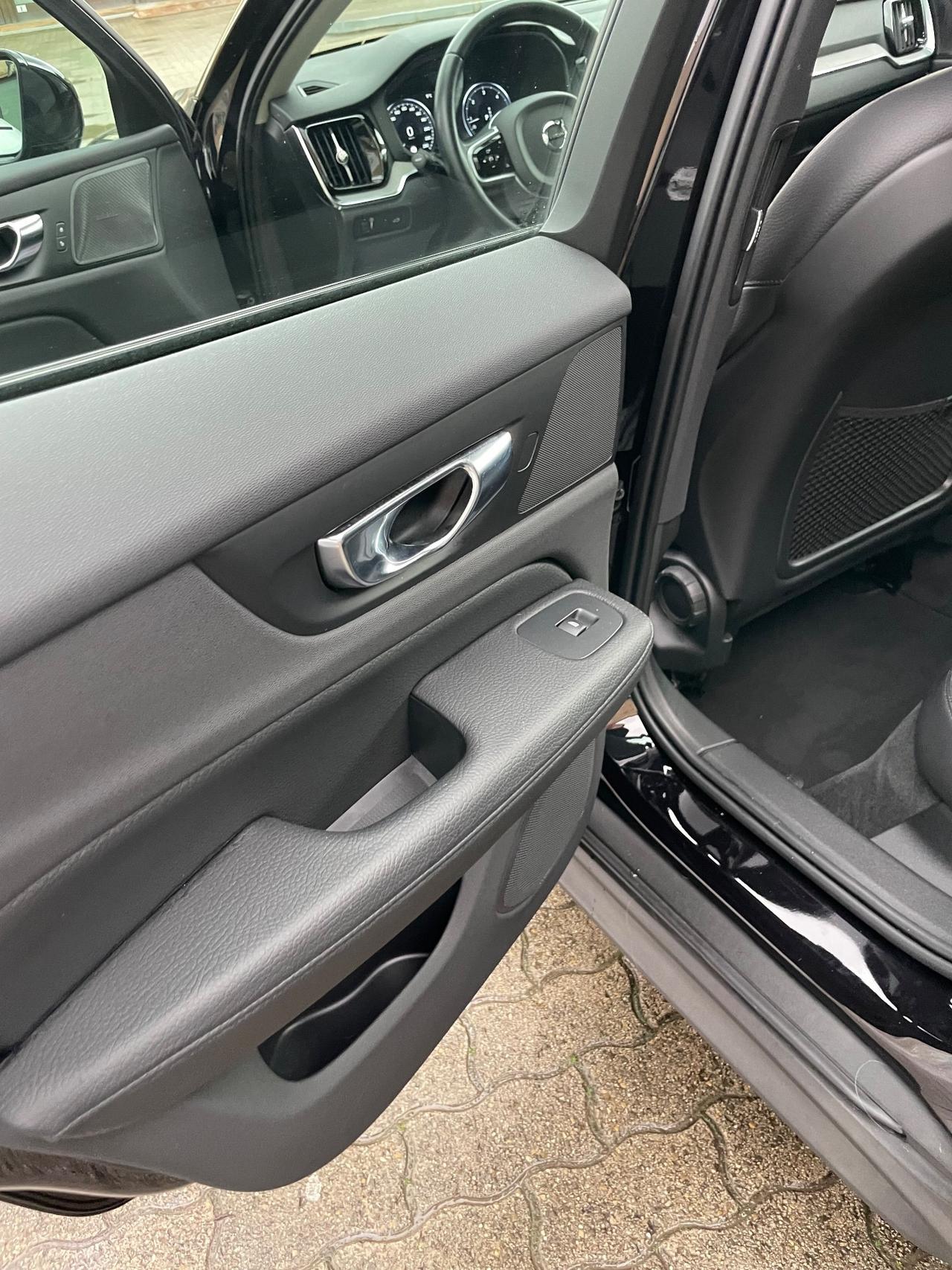 Volvo V60 Cross Country B4 (d) AWD Geartronic Business Pro Line