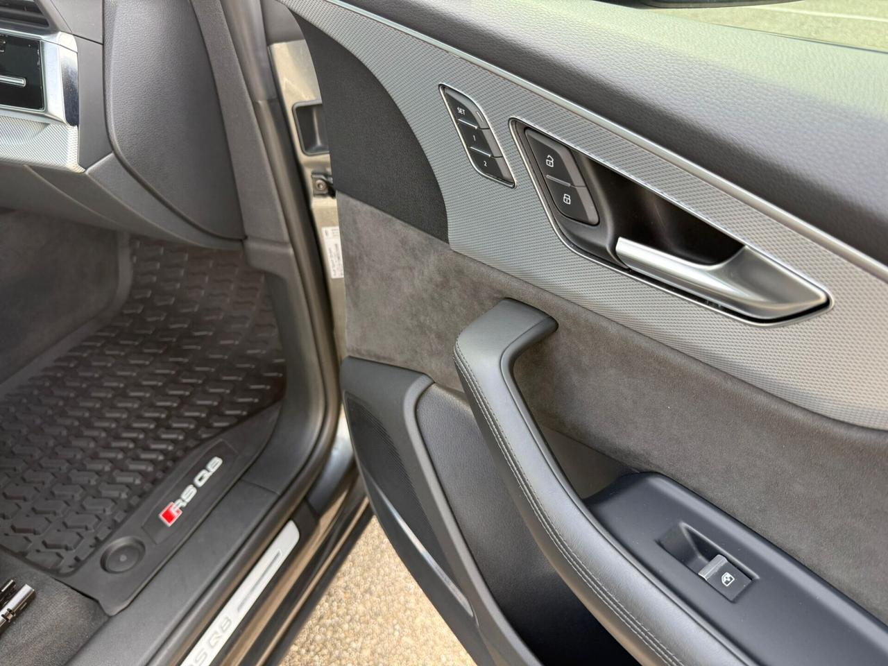 Audi Q8 RS TFSI V8 quattro tiptronic