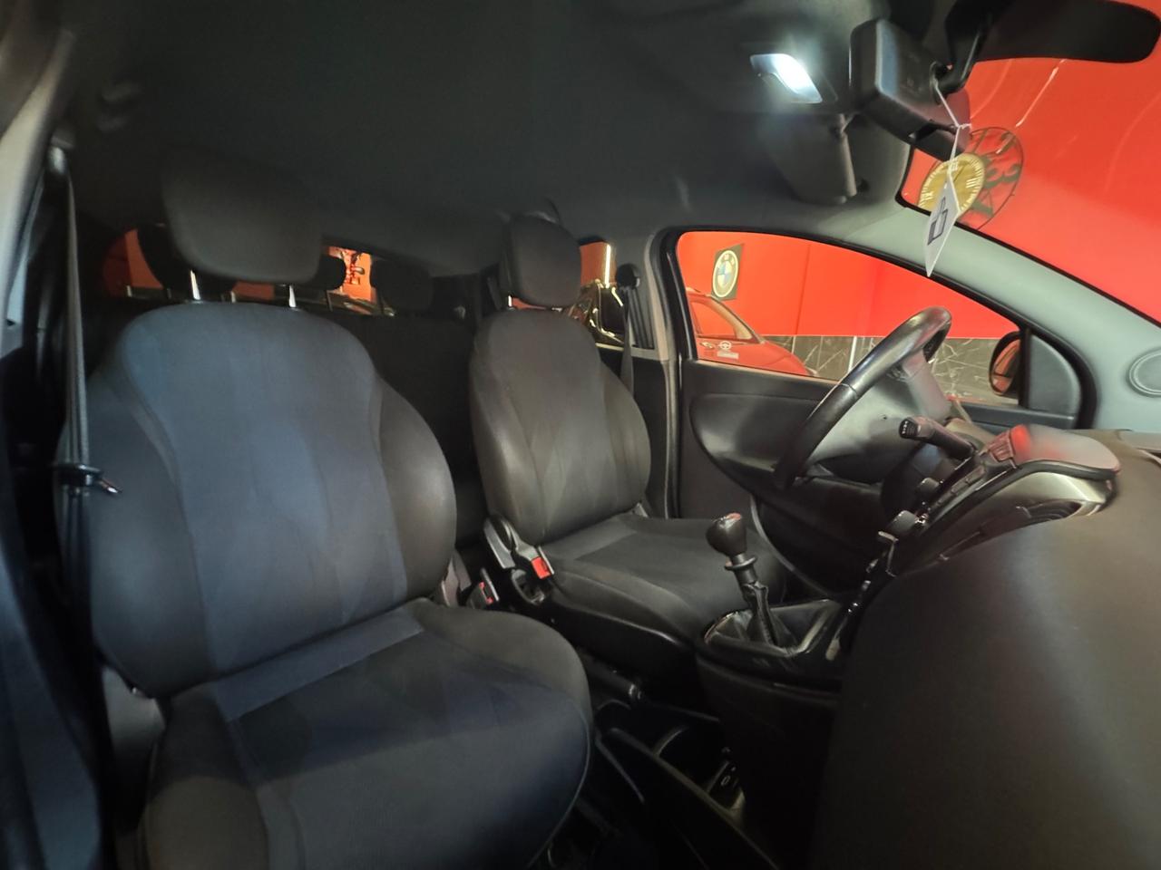 Lancia Ypsilon 1.2 69 CV 5 porte GPL Ecochic Black and Noir