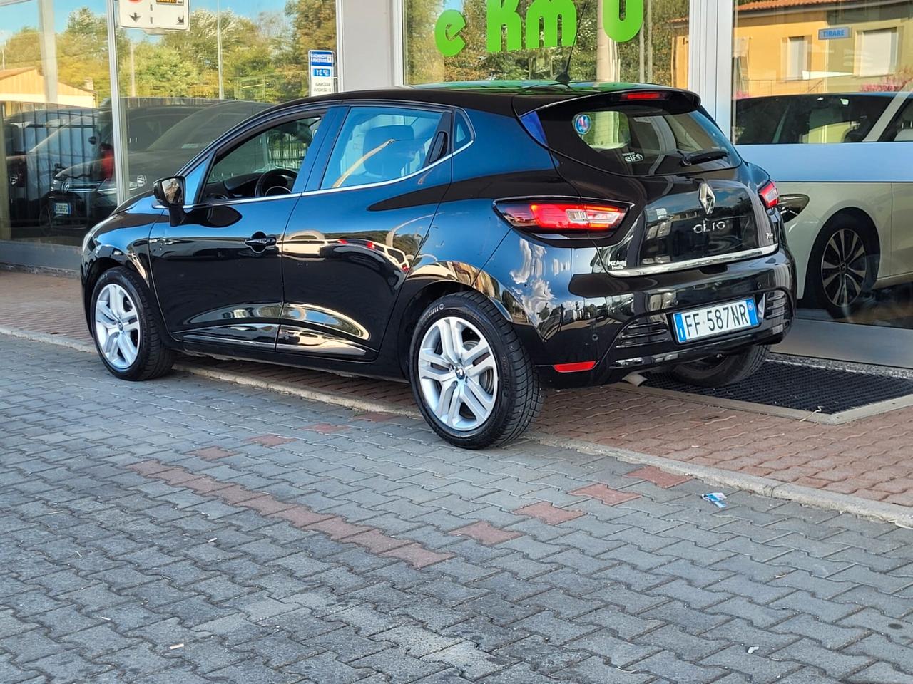 Renault Clio 1.2 75CV 5 porte Zen