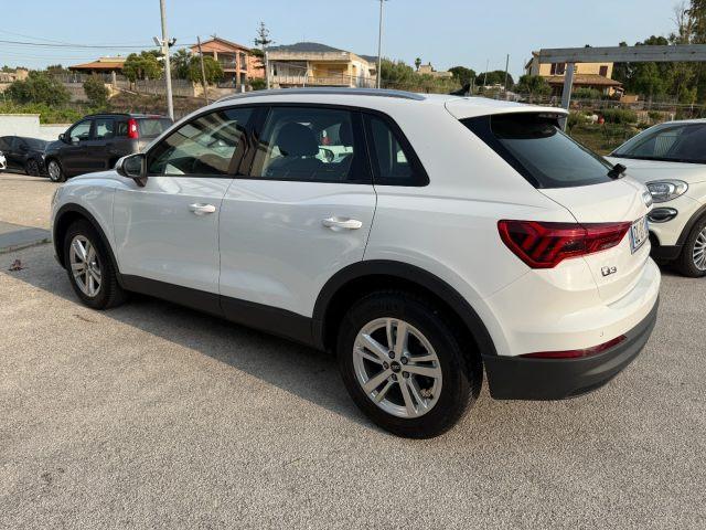 AUDI Q3 35 TDI Business