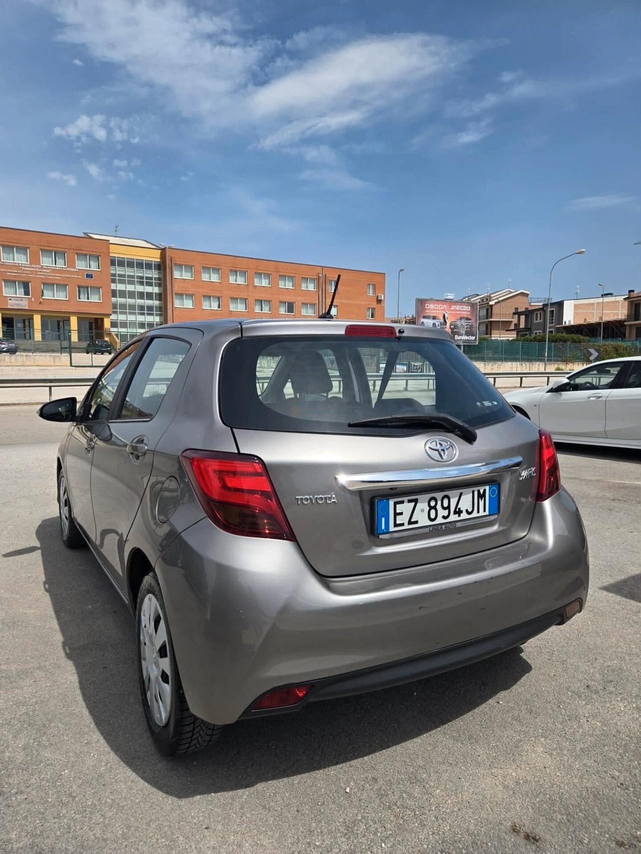 Toyota Yaris 1.0 5 porte Lounge