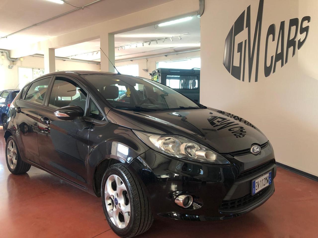 Ford Fiesta NEOPATENTATI E DISTRIBUZIONE FATTA 1.4 TDCi 70CV 5 porte Titanium