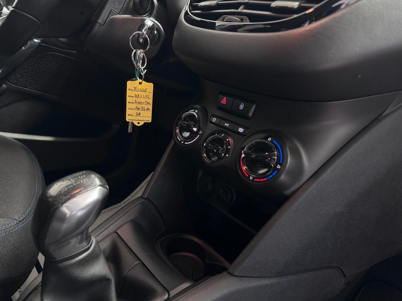 Peugeot 208 1.2 BENZINA 5 PORTE Signature