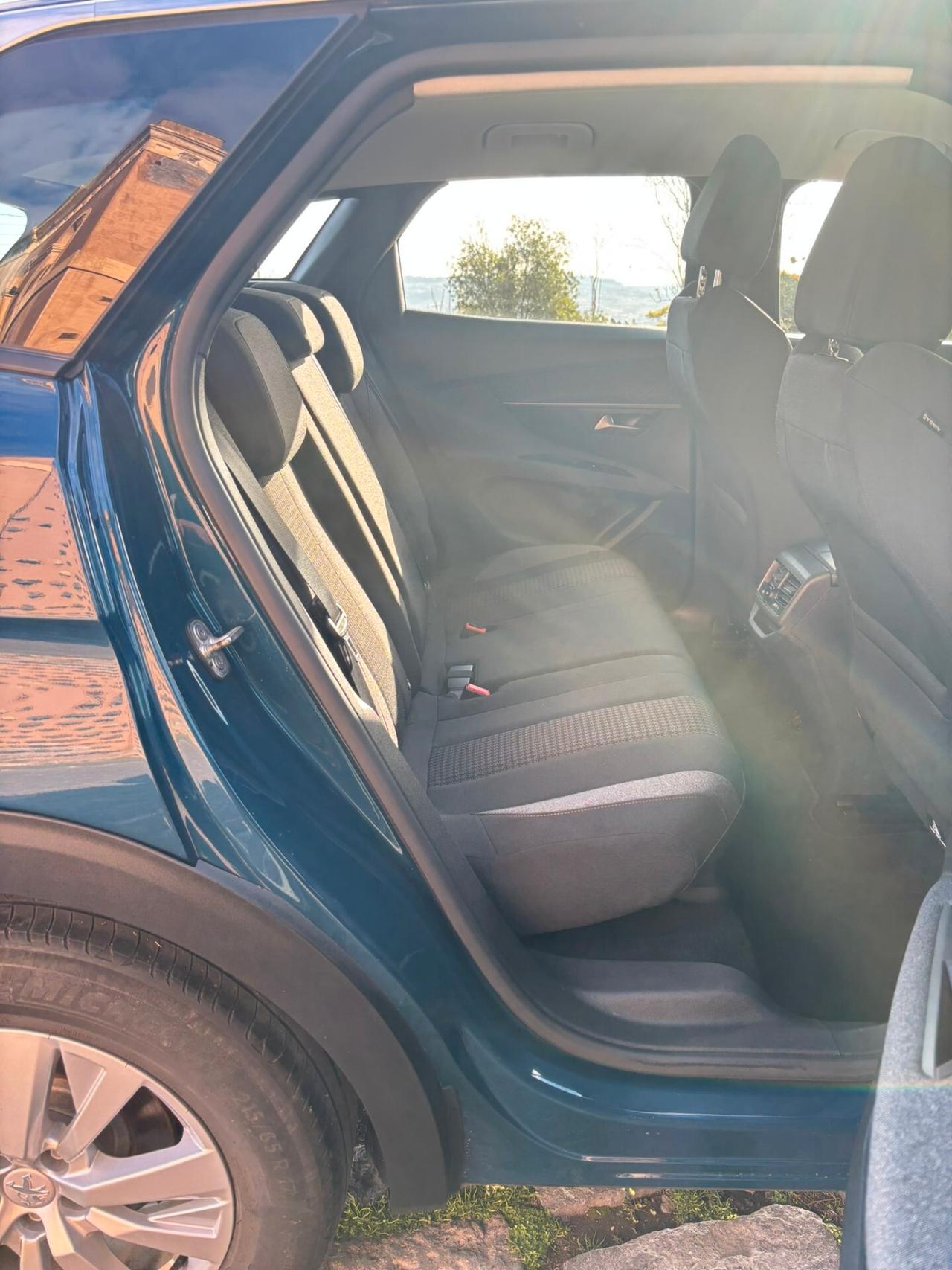 Peugeot 3008 BlueHDi 130 S&S EAT8 Active Pack