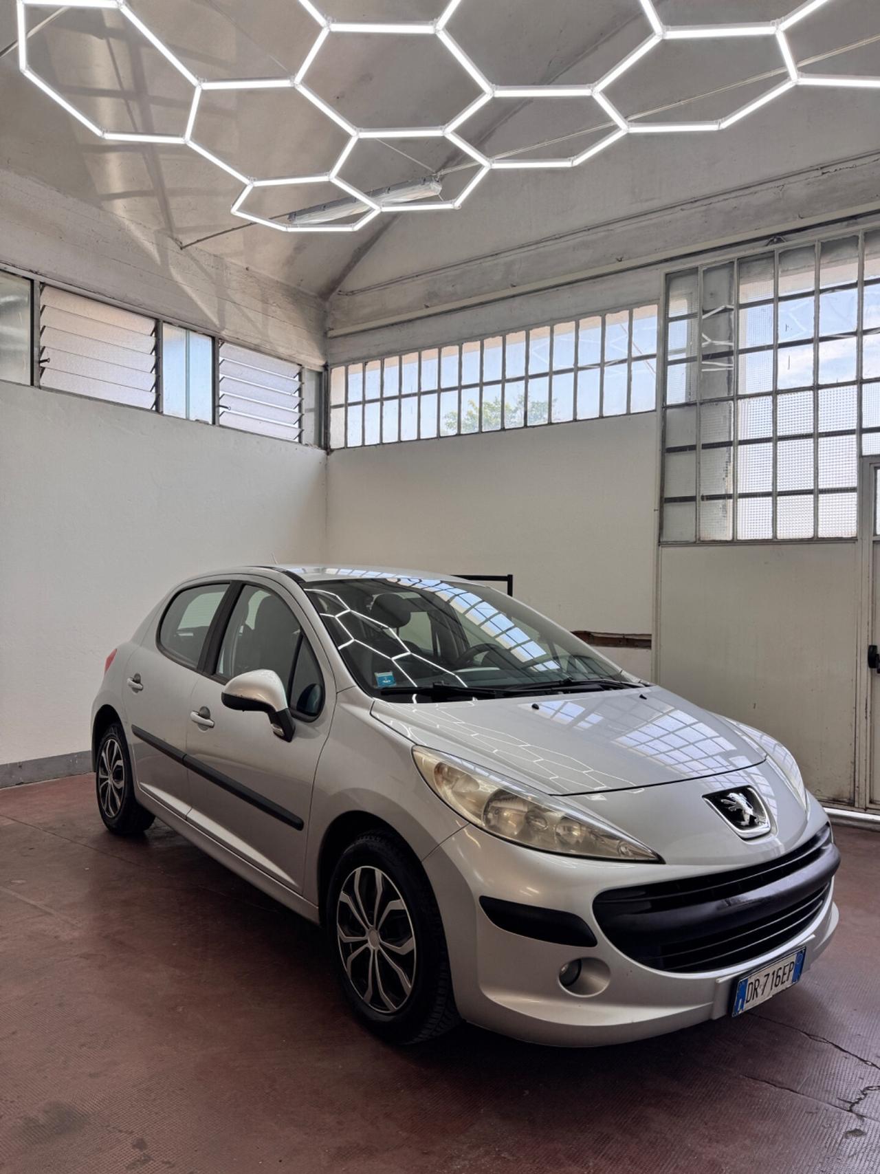 Peugeot 207 1.4 8V 75CV 5p. Neopatentati