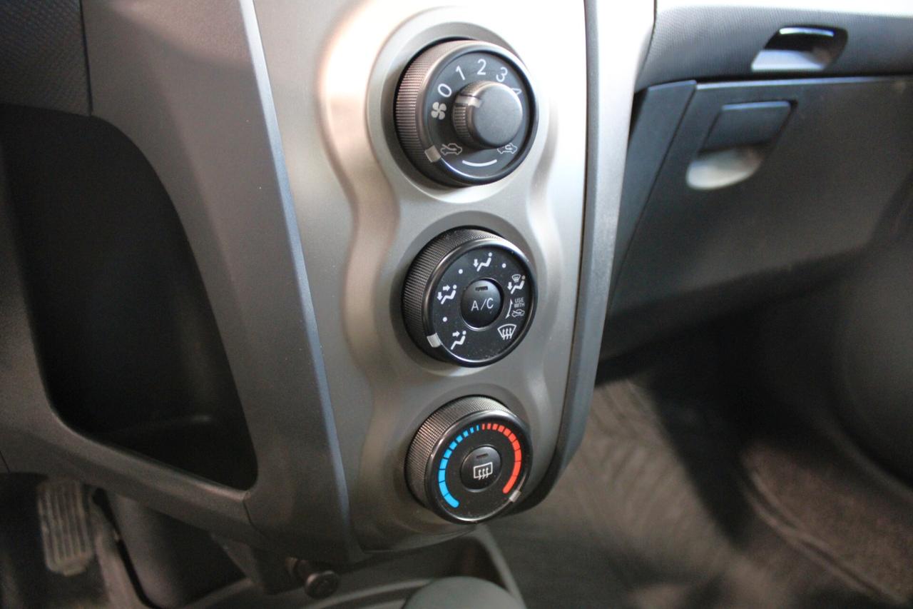 TOYOTA Yaris 1.0 benz. Now - 2010