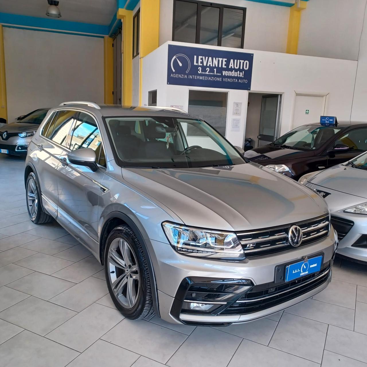 63.000 KM TAGLIANDI UFFICIALI TIGUAN R-LINE 1.6 TDI FULL OPTIONL