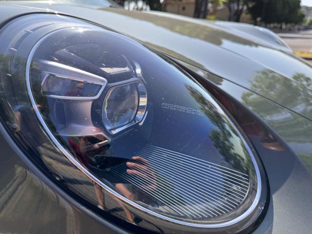 PORSCHE 992 Carrera 4 Cabriolet AVENTURINE MET.