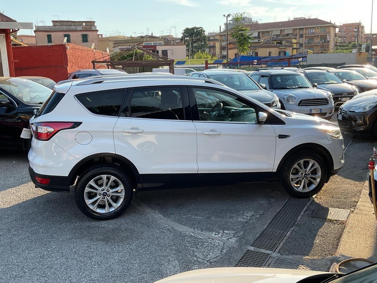 Kuga 1.5 TDCI 120 CV-2WD-titanium-unipro