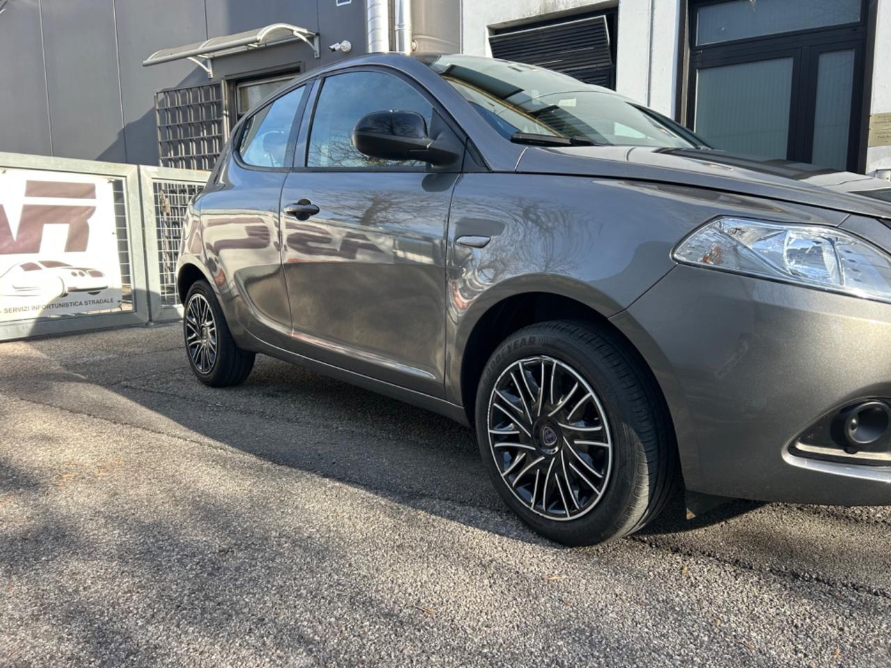 Lancia Ypsilon 1.0 FireFly 5 porte S&S Hybrid UnYca