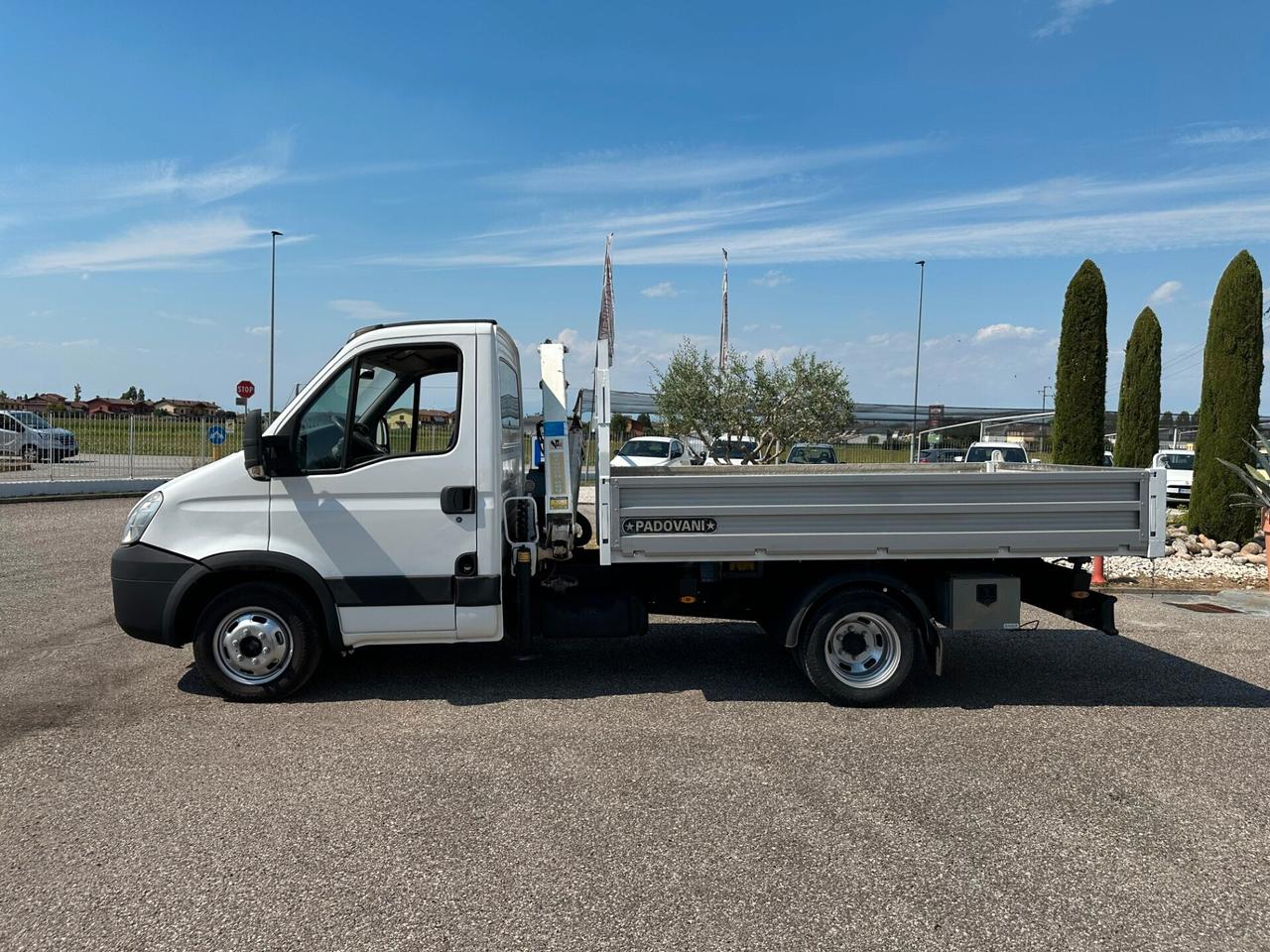Iveco Daily 35/E4 ribaltabile trilaterale con gru