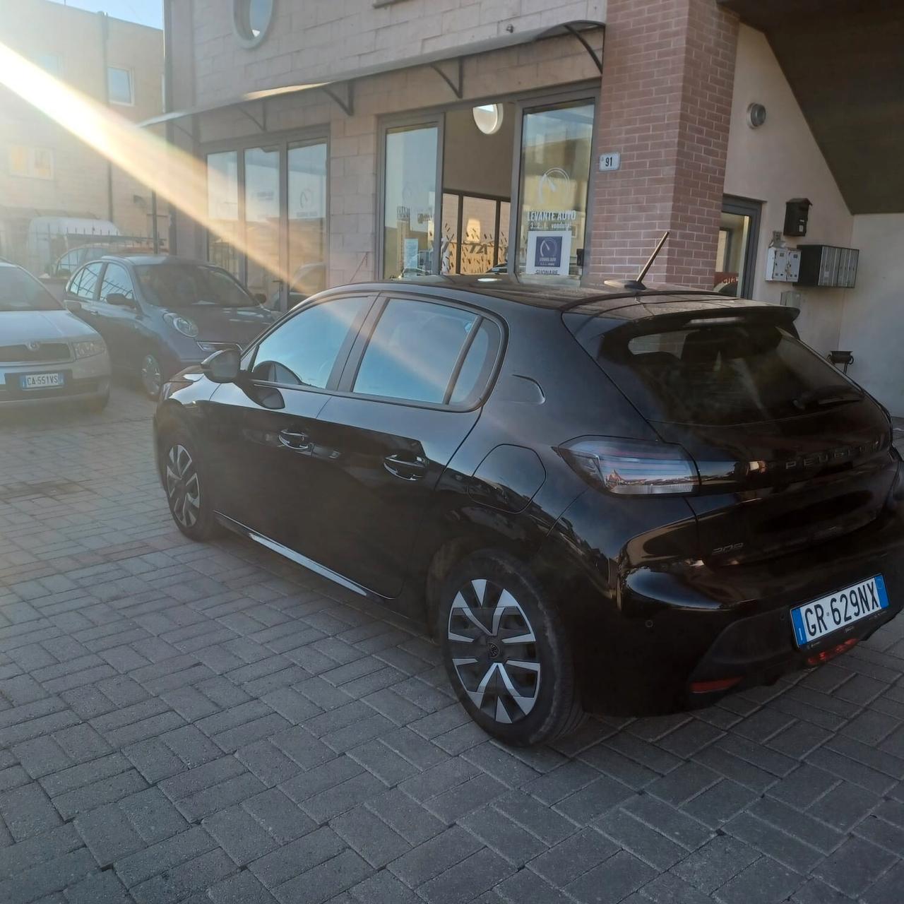 52778km COME NUOVA PEUGEOT 208 .12 NEOPATENTATI