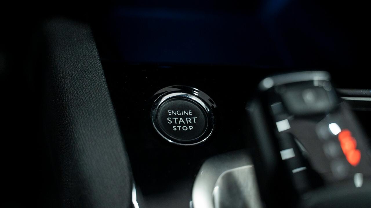 Peugeot 3008 1.5 BLUEHDI GT PACK SES 131 CV EAT8 AUTO VIRTUAL FULL OPTIONAL