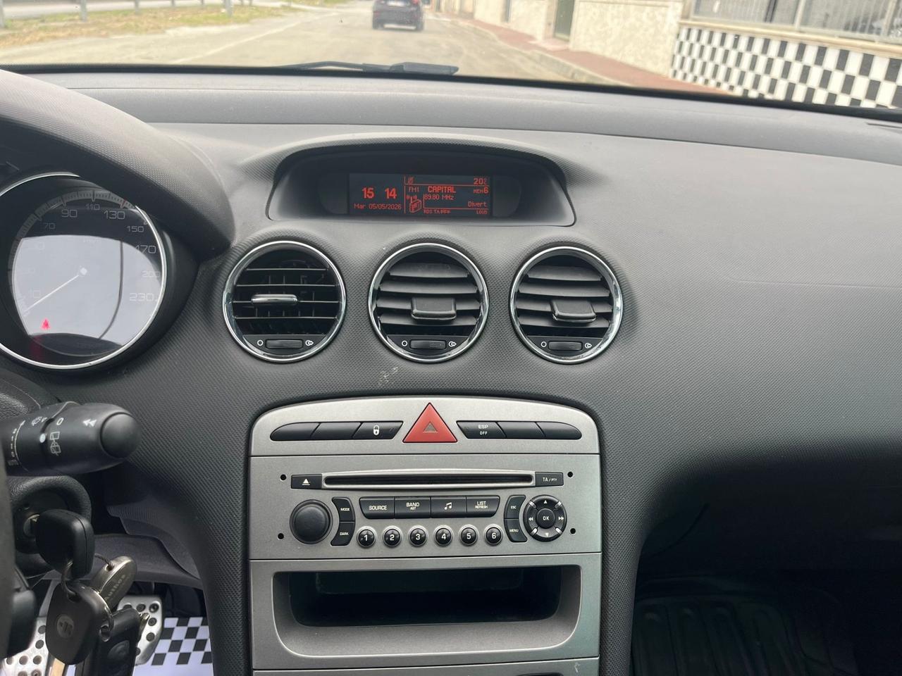 Peugeot 308 1.6 HDi SW Ciel Féline - 2011