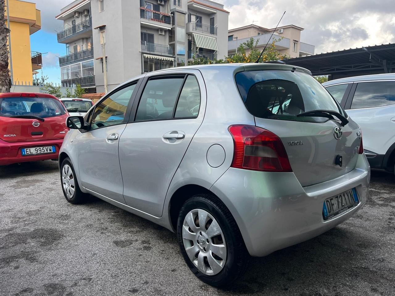 Toyota Yaris 1.0 5 porte Sol