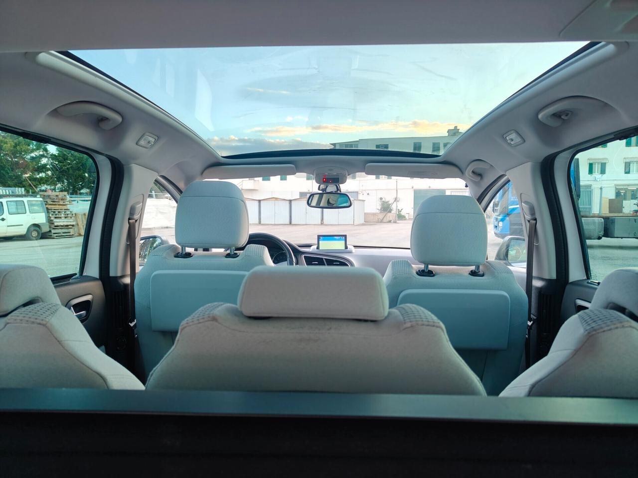 Peugeot 5008 1.6 HDi Business da €135/mese