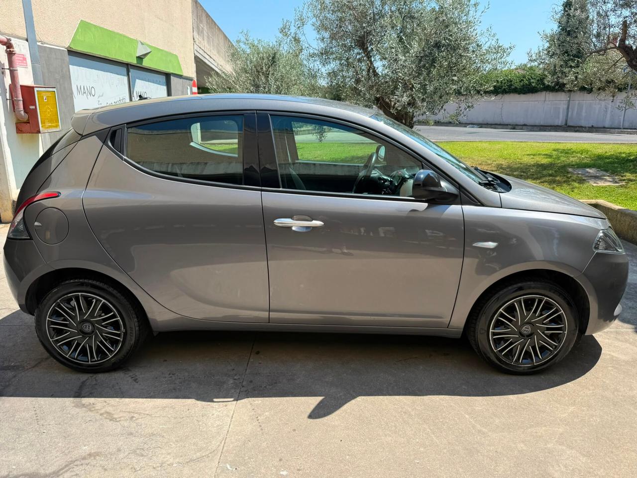 Lancia Ypsilon 1.0 FireFly 5 porte S&S Hybrid Gold