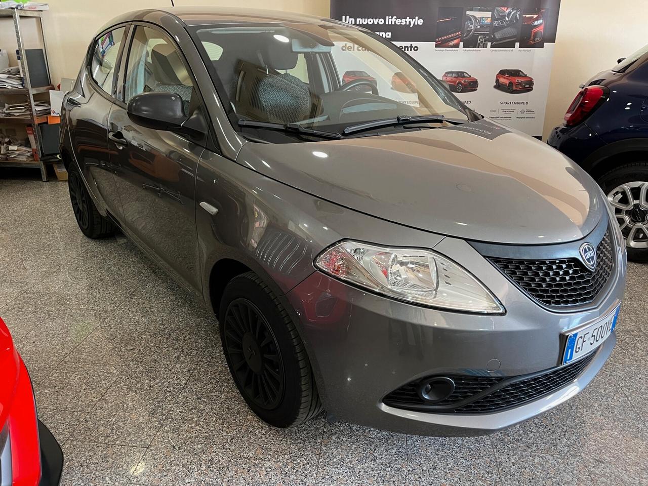 Lancia Ypsilon 1.0 FireFly 5 porte S&S Hybrid Ecochic Silver