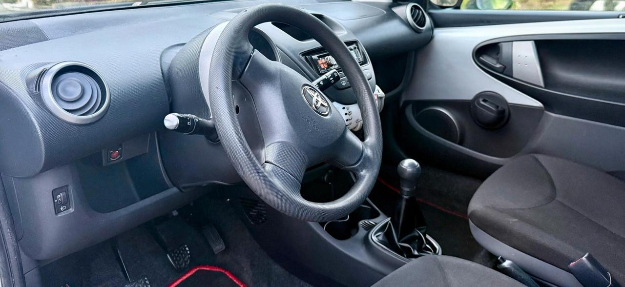 Toyota Aygo 1.0 (UNICOPROPRIETARIO)12V VVT-i 3 porte Now Connect