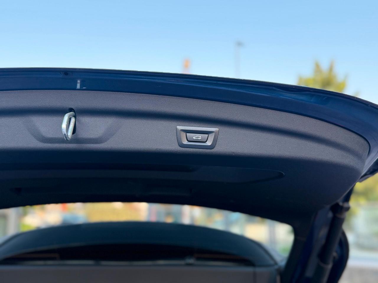 218d Active Tourer Luxury