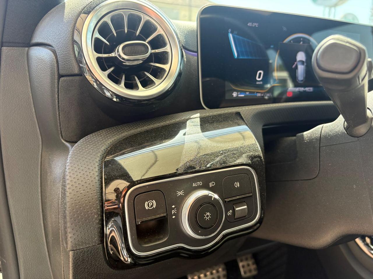 Mercedes-Benz A 200 AMG Line Premium Plus E #11037