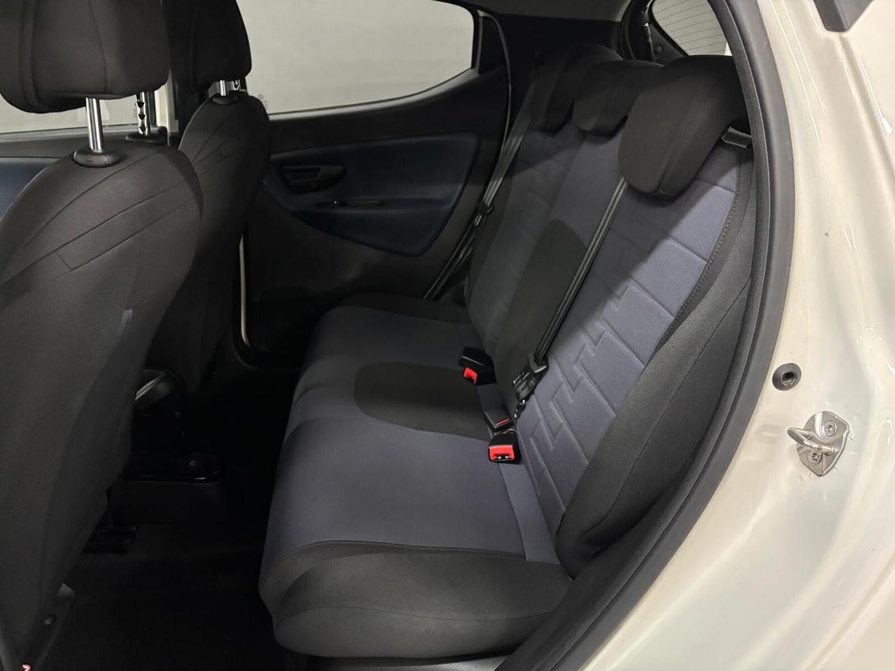 Lancia Ypsilon 1.0 FireFly 5 porte S&S Hybrid Platino