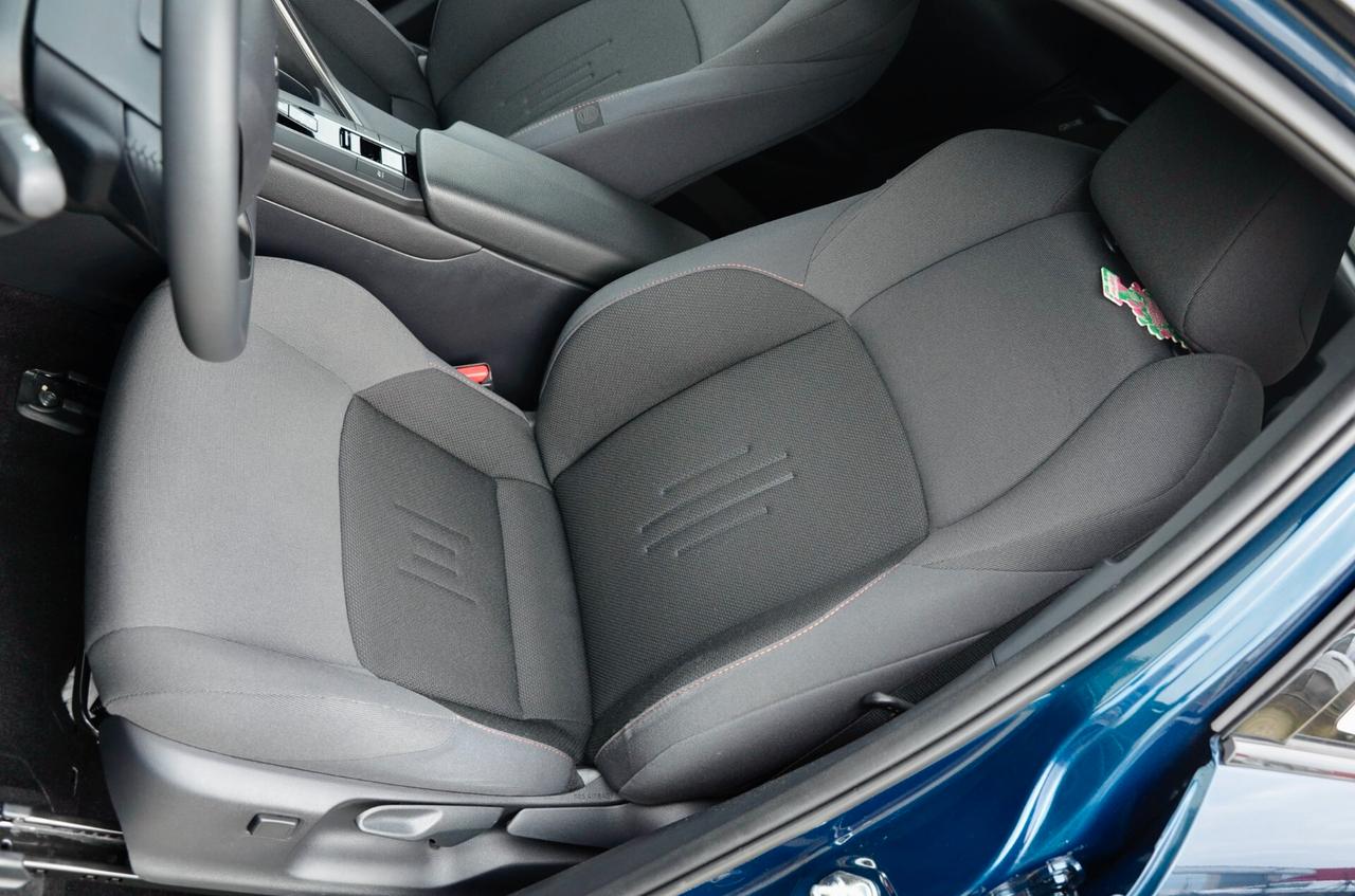 TOYOTA C-HR 2.0 HEV TREND FWD 197cv E-CVT, UNICOPROPRIETARIO, SERVICE TOYOTA, FARI FULL LED, NAVI, APPLE ANDROID, PERMUTE